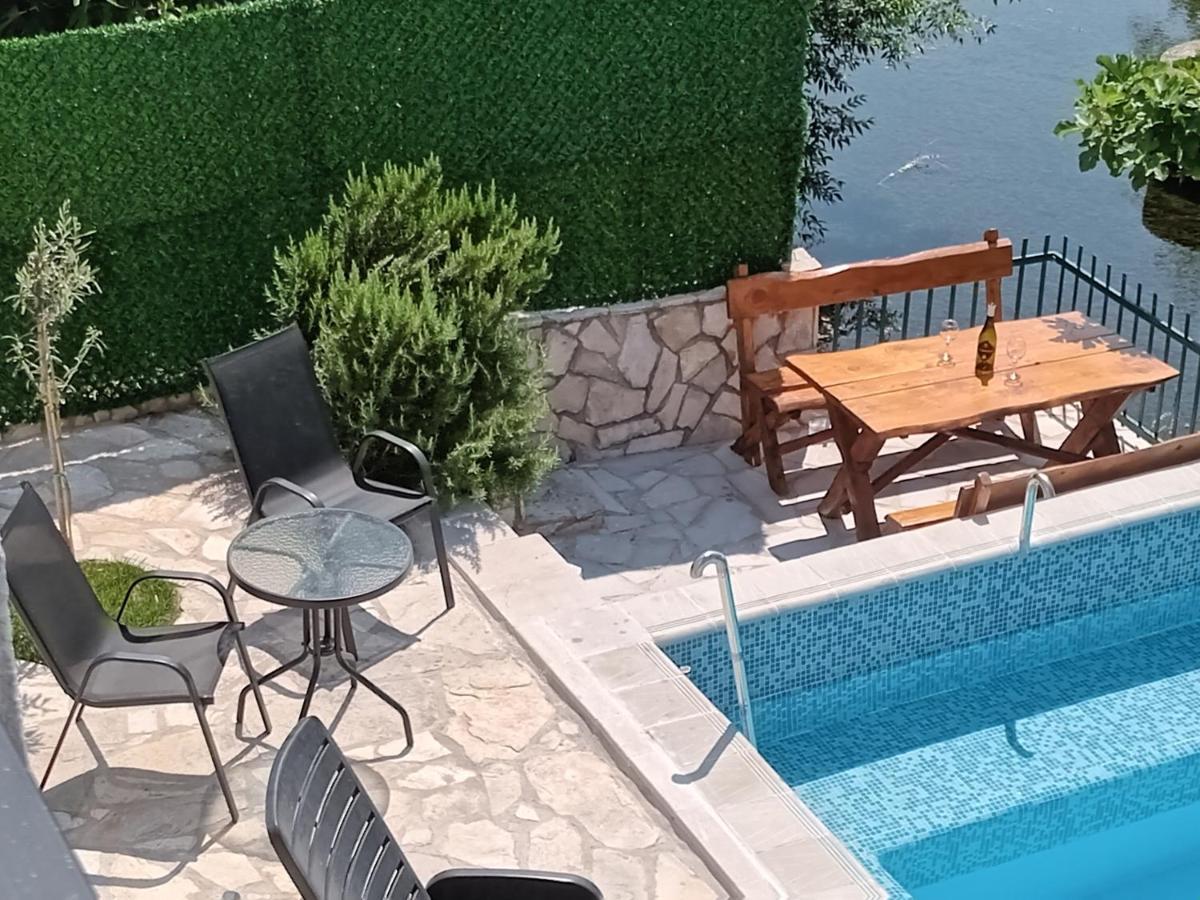 Vinarija "Delmo" Apartments Требинє Екстер'єр фото